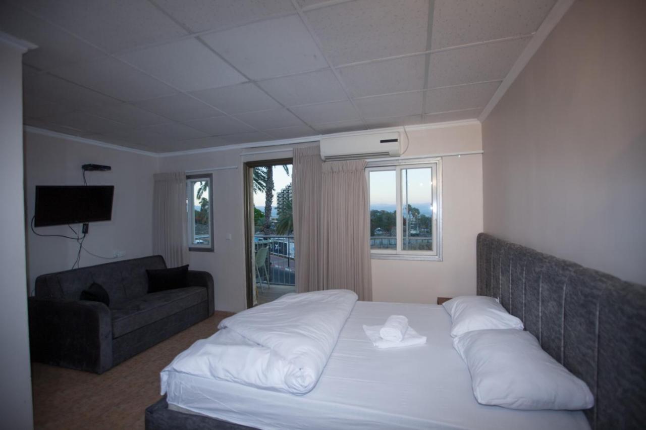 Puy Ahuzat Haosher Hotel Тиберия Екстериор снимка