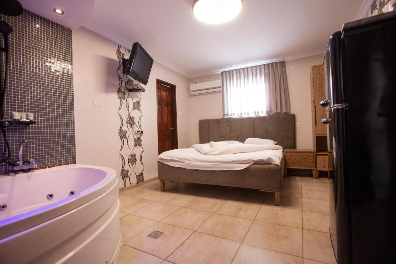 Puy Ahuzat Haosher Hotel Тиберия Екстериор снимка