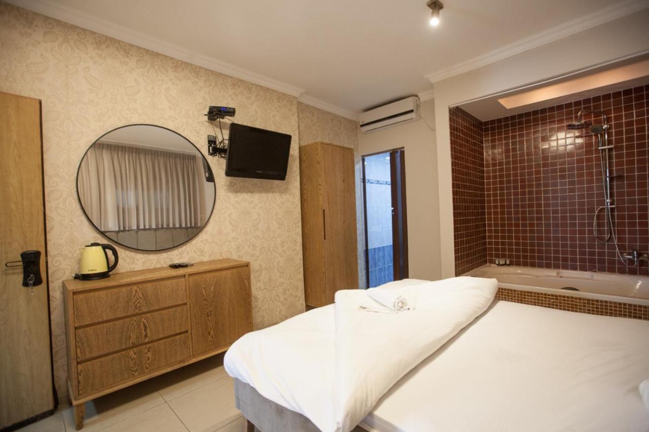 Puy Ahuzat Haosher Hotel Тиберия Екстериор снимка