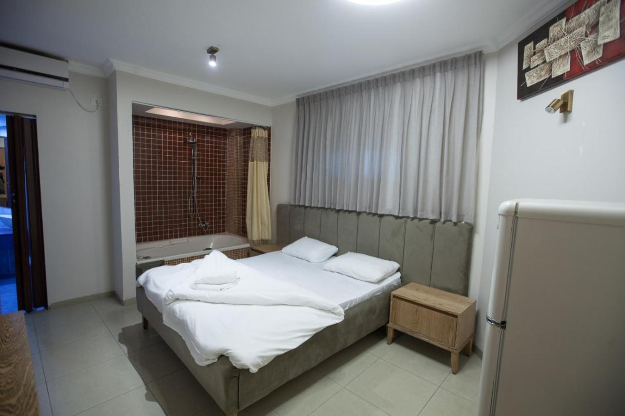 Puy Ahuzat Haosher Hotel Тиберия Екстериор снимка