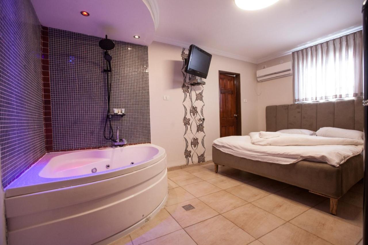 Puy Ahuzat Haosher Hotel Тиберия Екстериор снимка