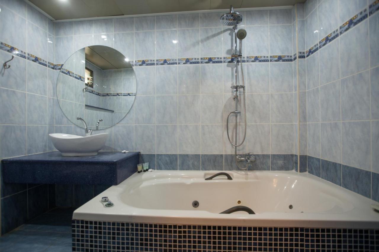 Puy Ahuzat Haosher Hotel Тиберия Екстериор снимка