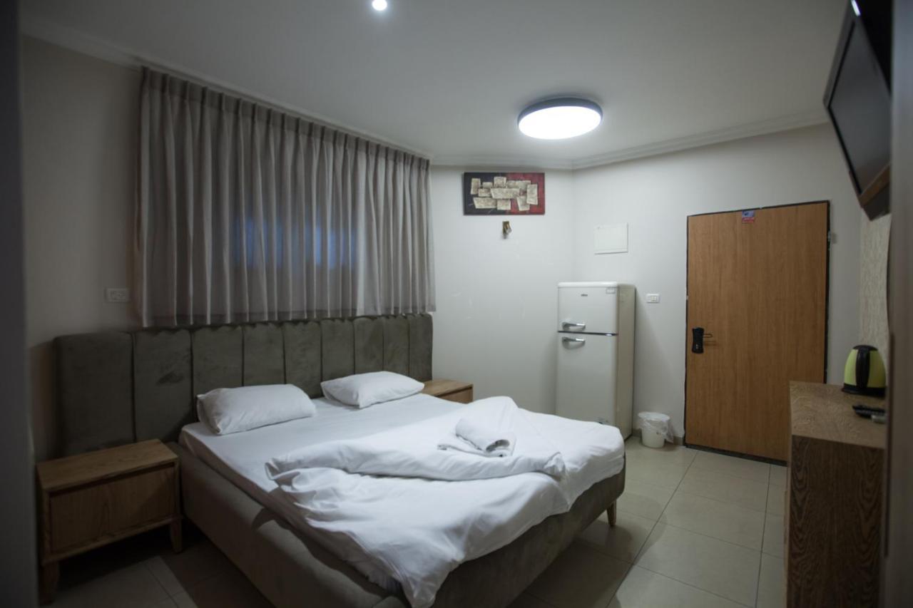 Puy Ahuzat Haosher Hotel Тиберия Екстериор снимка